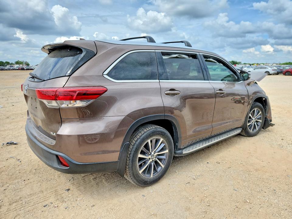 2017 Toyota Highlander VIN 5TDKZRFH7HS226982 COPART salvage auction — FRONT END, Tx - Salvage Vehicle Title, sold $6,700 on 2026-07-30 (photo 3)