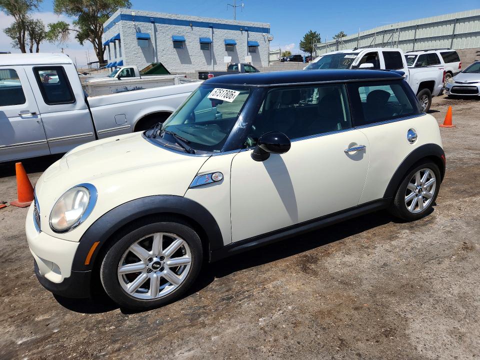 2011 Mini Cooper VIN WMWSV3C52BTY23076 COPART salvage auction — MINOR DENT/SCRATCHES, Id - Salvage Certificate Of Title, sold $825 on 2026-07-02 (photo 1)