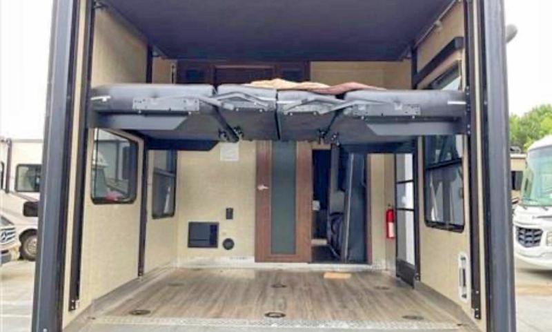 2015 Keystone Keystone VIN 4YDT30328FF815535 COPART salvage auction — MINOR DENT/SCRATCHES, AR - CERTIFICATE OF TITLE (P), sold $8,500 on 2026-07-07 (photo 6)