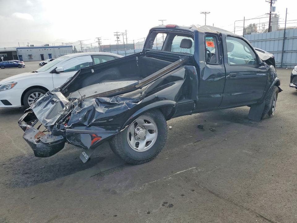 2001 Toyota Tacoma VIN 5TEWN72N61Z813812 COPART salvage auction — ROLLOVER, Ca - Salvage Certificate, sold $1,850 on 2026-07-06 (photo 3)
