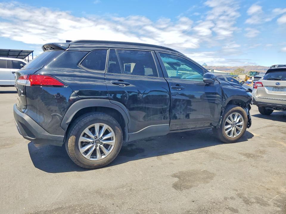 2024 Toyota Corolla cross VIN 7MUCAABG8RV094686 COPART salvage auction — ROLLOVER, CA - NON-REPAIRABLE VEHICLE CERT, sold $5,100 on 2026-07-16 (photo 3)