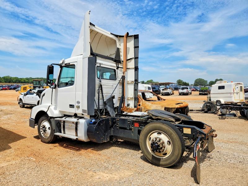 2017 Volvo VIN 4V4N39TG9HN988098 COPART salvage auction — MINOR DENT/SCRATCHES, In - Certificate Of Title, sold $5,000 on 2026-07-22 (photo 3)