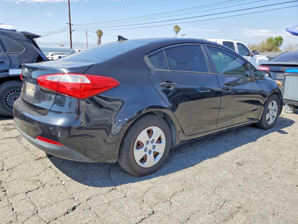 2015 Kia Forte VIN KNAFX4A6XF5422110 COPART salvage auction — MINOR DENT/SCRATCHES, Ca - App For Dup Clean Or Ac, sold $1,400 on 2026-07-25 (photo 3)
