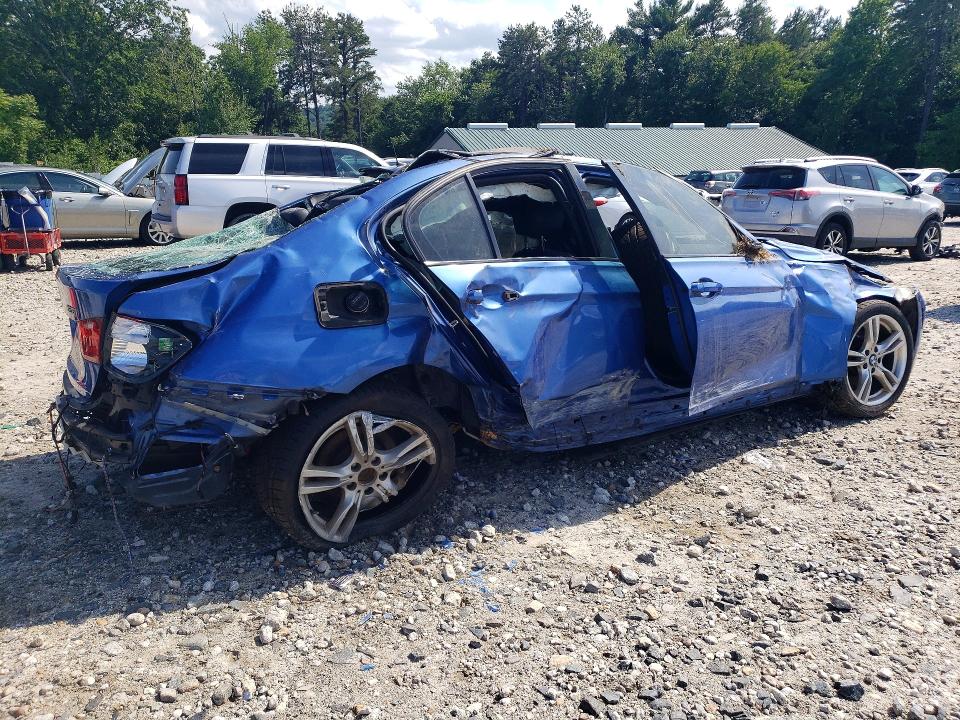 2014 BMW 3er VIN WBA3B3C52EJ981124 COPART salvage auction — ROLLOVER, Ma - Cert Of Title-Reconstrctd Coll, sold $200 on 2026-08-05 (photo 3)