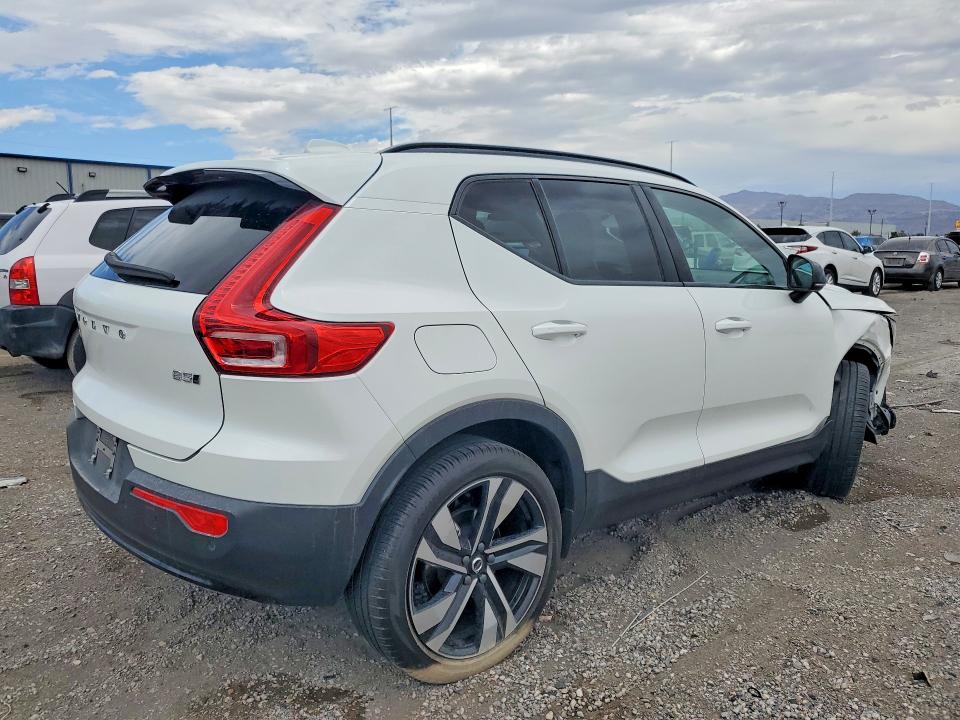 2024 Volvo Xc40 VIN YV4L12UM3R2229273 COPART salvage auction — FRONT END, Nv - Salvage Title, sold $200 on 2026-07-28 (photo 3)