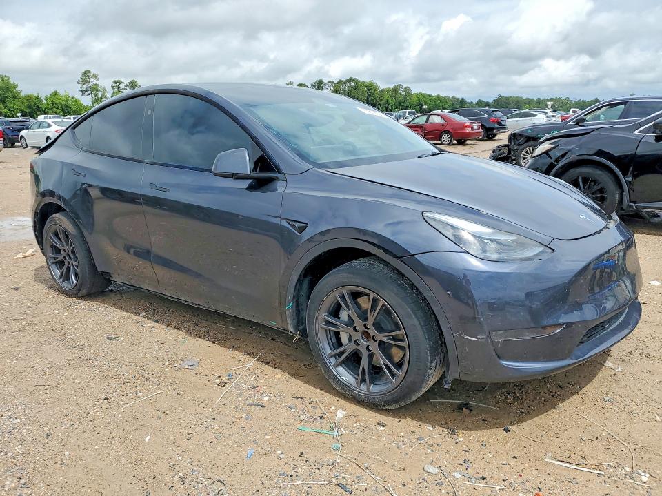 2025 Tesla Model y VIN 7SAYGDED1SA343504 COPART salvage auction — REAR END, TX - SALVAGE VEHICLE TITLE, sold $13,100 on 2026-07-10 (photo 4)