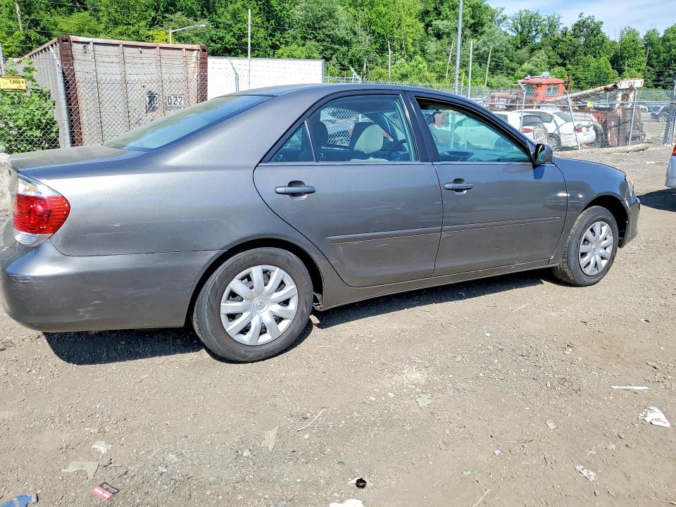 2005 Toyota Camry VIN 4T1BE30KX5U964145 COPART salvage auction — SIDE, Md - Cert Of Salvage > 75% Damage, sold $450 on 2026-07-02 (photo 3)