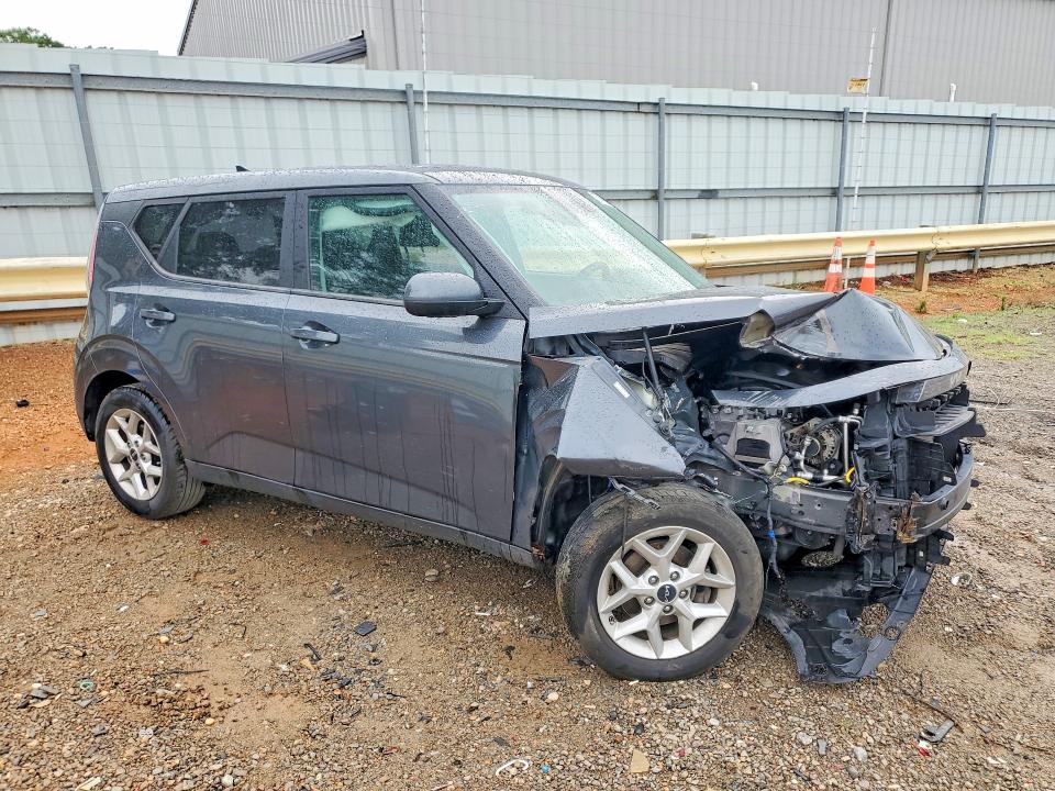 2023 Kia Soul VIN KNDJ23AU5P7882561 COPART salvage auction — FRONT END, VA - CERT OF TITLE - SALVAGE, sold $1,300 on 2026-07-24 (photo 4)