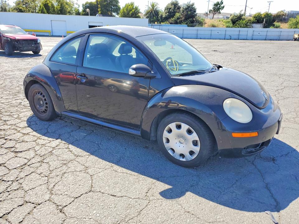 2010 Volkswagen Beetle VIN 3VWPG3AG2AM015912 COPART salvage auction — MINOR DENT/SCRATCHES, Ca - Dis/Dlr/Exp Only Clean Title, sold $275 on 2026-07-31 (photo 4)