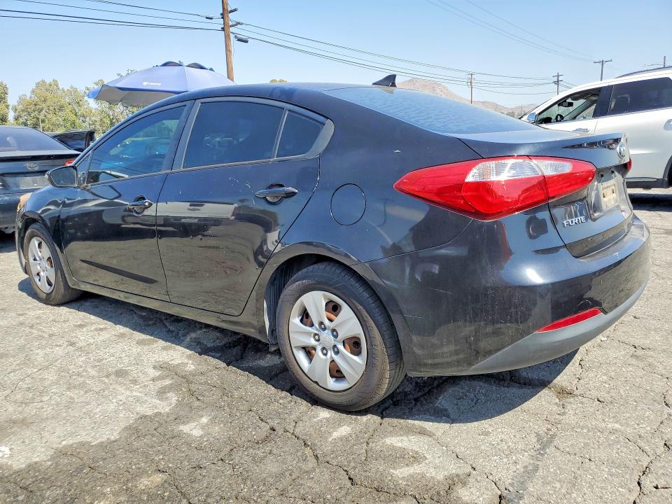 2015 Kia Forte VIN KNAFX4A6XF5422110 COPART salvage auction — MINOR DENT/SCRATCHES, Ca - App For Dup Clean Or Ac, sold $1,400 on 2026-07-25 (photo 2)