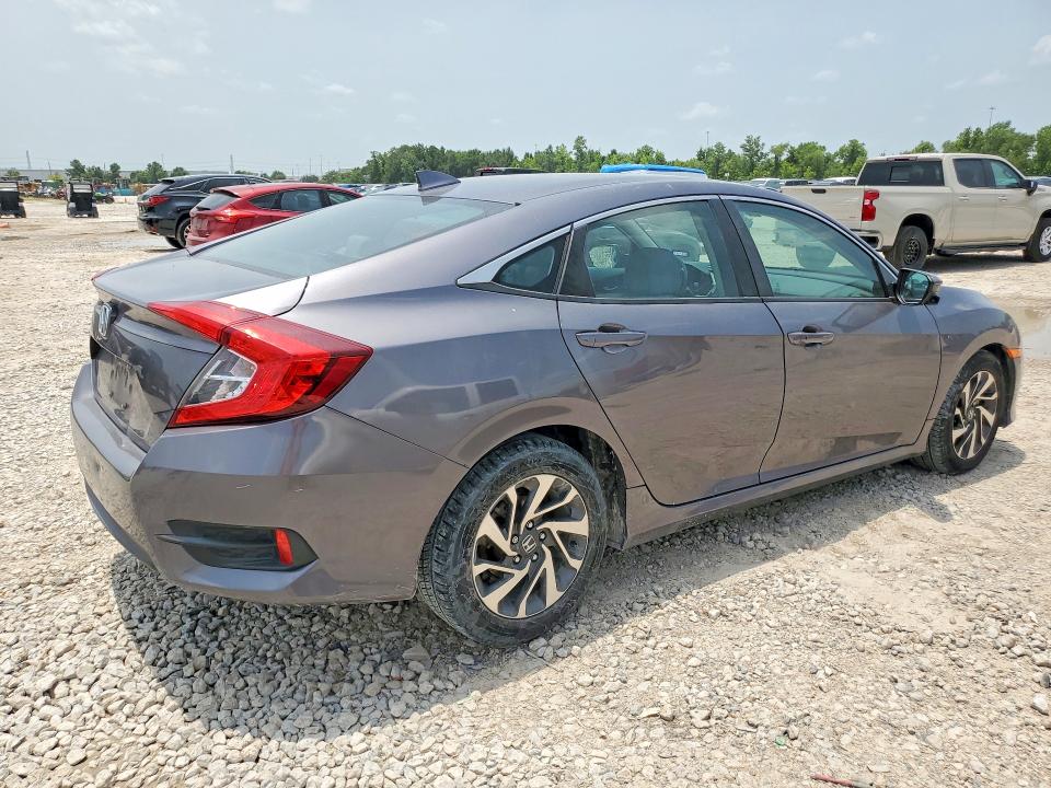2018 Honda VIN 19XFC2F74JE040947 COPART salvage auction — SIDE, Tx - Salvage Vehicle Title, sold $5,600 on 2026-07-31 (photo 3)