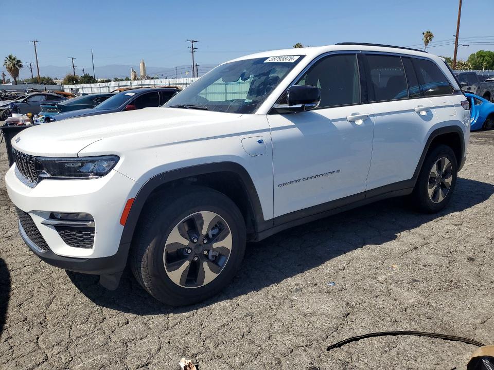 2024 Jeep Cherokee VIN 1C4RJYB61R8516631 COPART salvage auction — REAR END, Salvage Title, sold $16,700 on 2026-07-30 (photo 1)