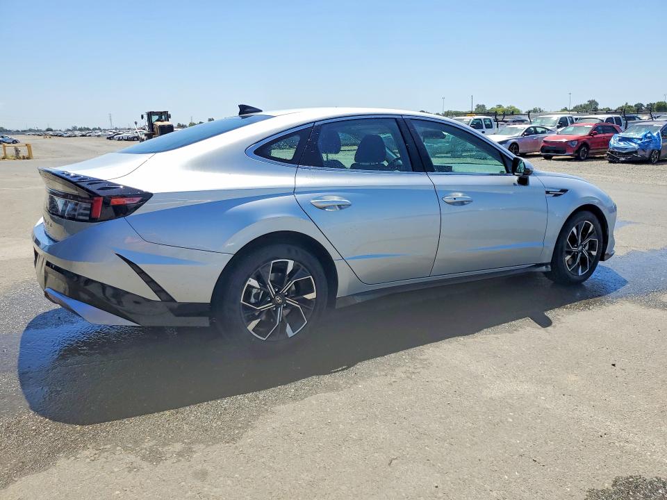 2025 Hyundai Sonata VIN KMHL64JA8SA510065 COPART salvage auction — FRONT END, CA - NON-REPAIRABLE VEHICLE CERT, sold $7,500 on 2026-07-20 (photo 3)