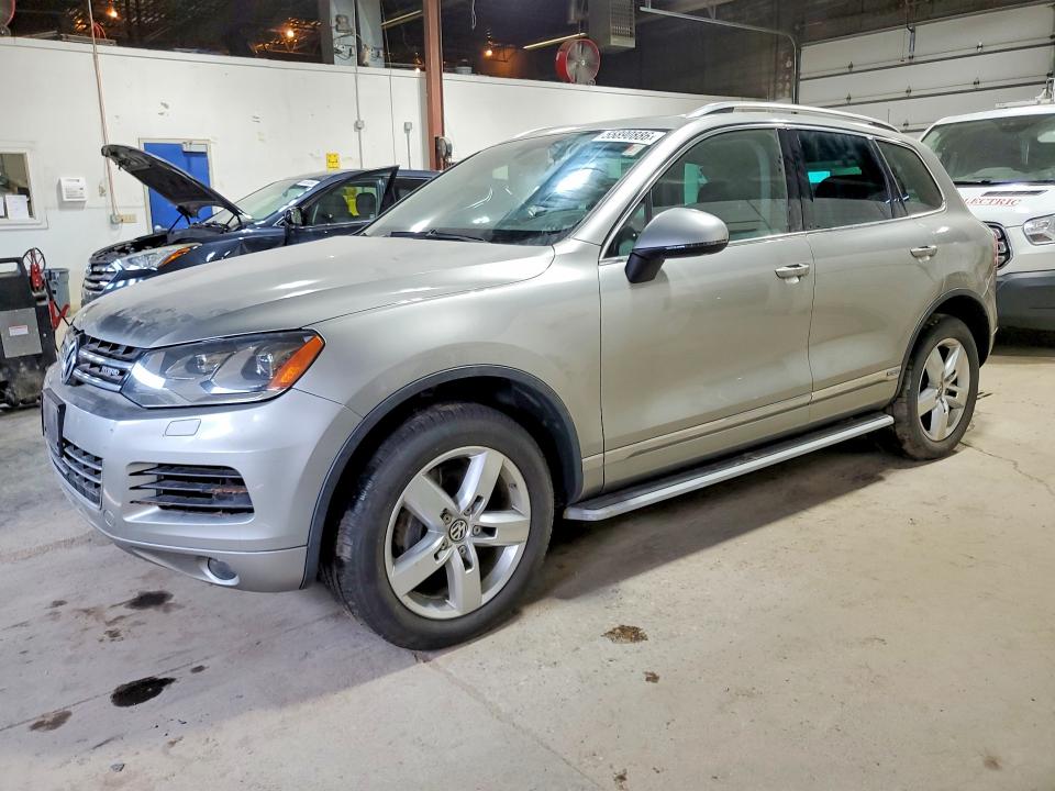 2011 Volkswagen Touareg VIN WVGFG9BP1BD004991 COPART salvage auction — MECHANICAL, Mn - Certificate Of Title, sold $1,700 on 2026-07-21 (photo 1)