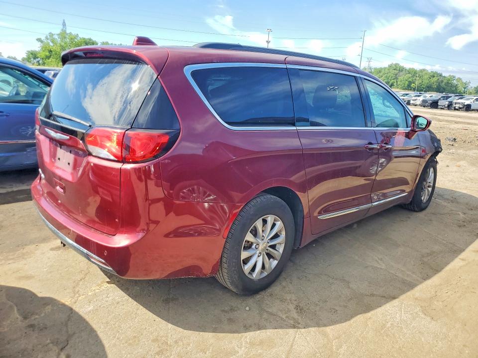 2017 Chrysler Pacifica VIN 2C4RC1BG0HR623070 COPART salvage auction — Burn Engine, St - Salvage Title, sold $400 on 2026-07-28 (photo 3)