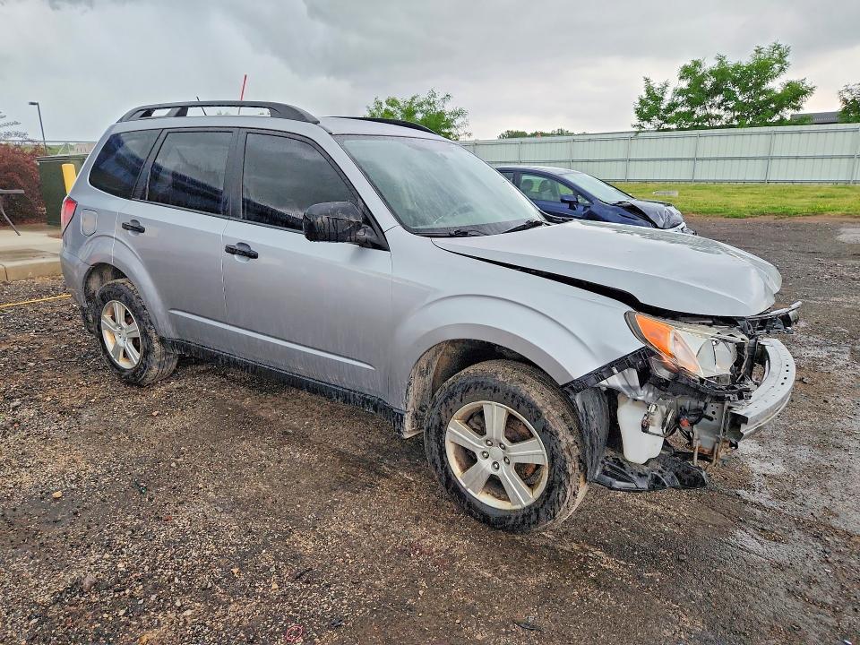 2013 Subaru Forester VIN JF2SHABC1DH410913 COPART salvage auction — FRONT END, Wi - Certificate Of Title, sold $800 on 2026-07-14 (photo 4)