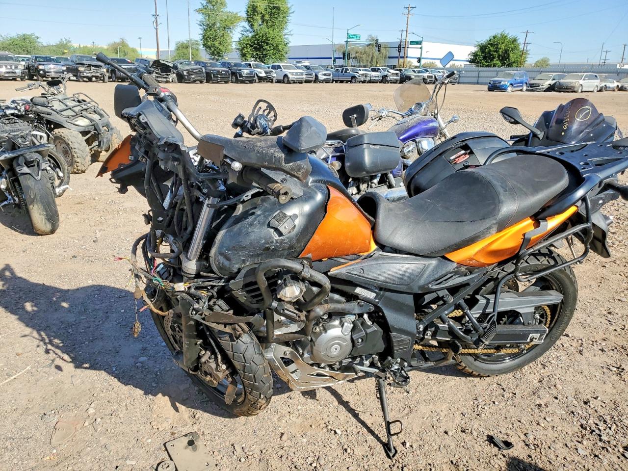 2012 Suzuki DL650 A VIN JS1VP56A0C2101430 COPART salvage auction — Front End, AZ - CERT OF TITLE - SALVAGE, sold $150 on 2026-07-09 (photo 3)