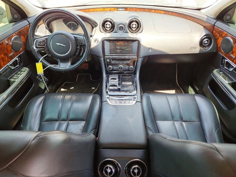 2015 Jaguar Xj VIN SAJWJ1CDXF8V79327 COPART salvage auction — MINOR DENT/SCRATCHES, Tx - Cert Of Title-Rebuilt Salvage (P), sold $2,750 on 2026-07-29 (photo 8)