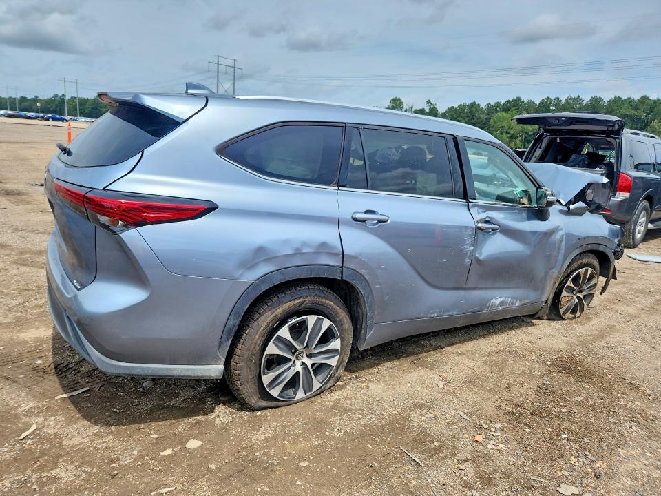 2021 Toyota VIN 5TDGZRAH8MS042772 COPART salvage auction — FRONT END, La - Cert Of Title-Salvage, sold $3,200 on 2026-07-17 (photo 3)