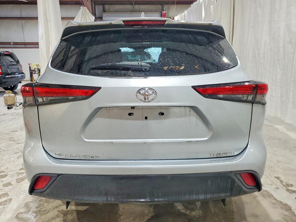 2022 Toyota Highlander VIN 5TDHZRBH5NS163425 COPART salvage auction — VANDALISM, Az - Cert Of Title - Salvage, sold $24,300 on 2026-07-06 (photo 6)