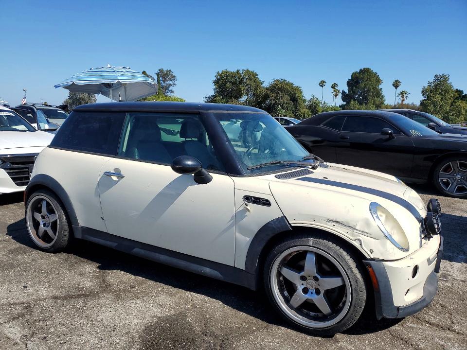 2005 Mini Cooper VIN WMWRE33505TG96981 COPART salvage auction — FRONT END, Ca - Dis/Dlr/Exp Only Clean Title, sold $250 on 2026-07-10 (photo 4)