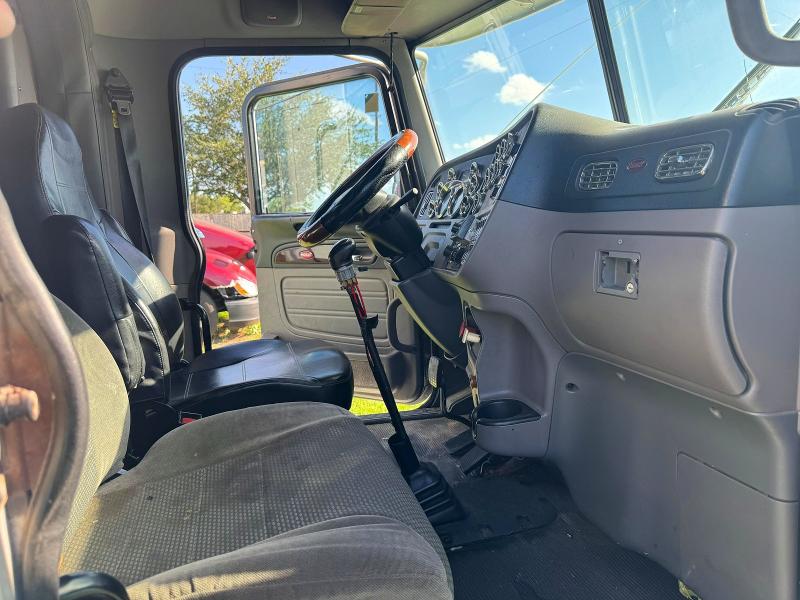2013 Peterbilt 386 VIN 1XPHD48X5DD187538 COPART salvage auction — NORMAL WEAR, TX - CERTIFICATE OF TITLE (P), sold $7,500 on 2026-07-14 (photo 5)