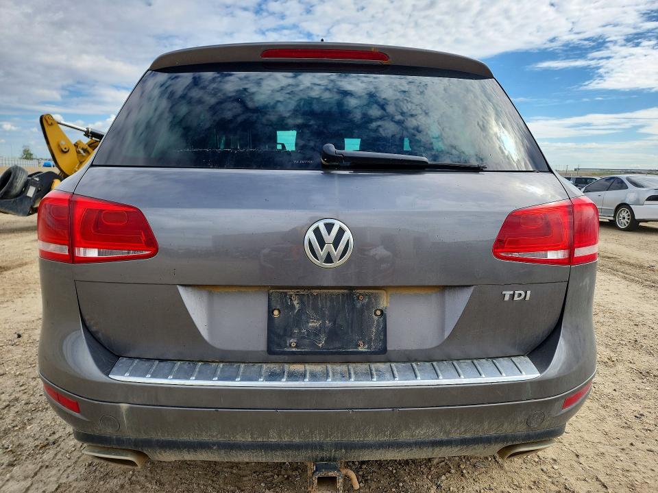 2011 Volkswagen Touareg VIN WVGFK9BP6BD002006 COPART salvage auction — FRONT END, AB - BOS - SALVAGE, sold $1,100 on 2026-07-02 (photo 6)
