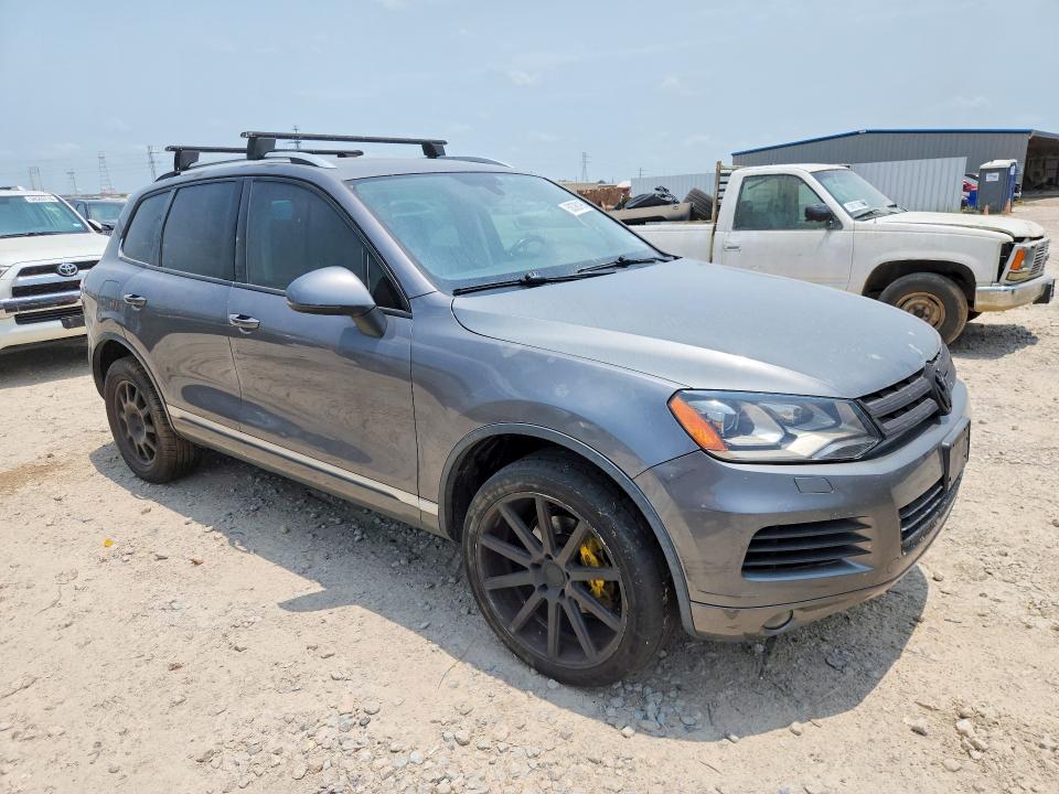 2011 Volkswagen Touareg VIN WVGFF9BP3BD001237 COPART salvage auction — MINOR DENT/SCRATCHES, Tx - Certificate Of Title, sold $750 on 2026-07-21 (photo 4)