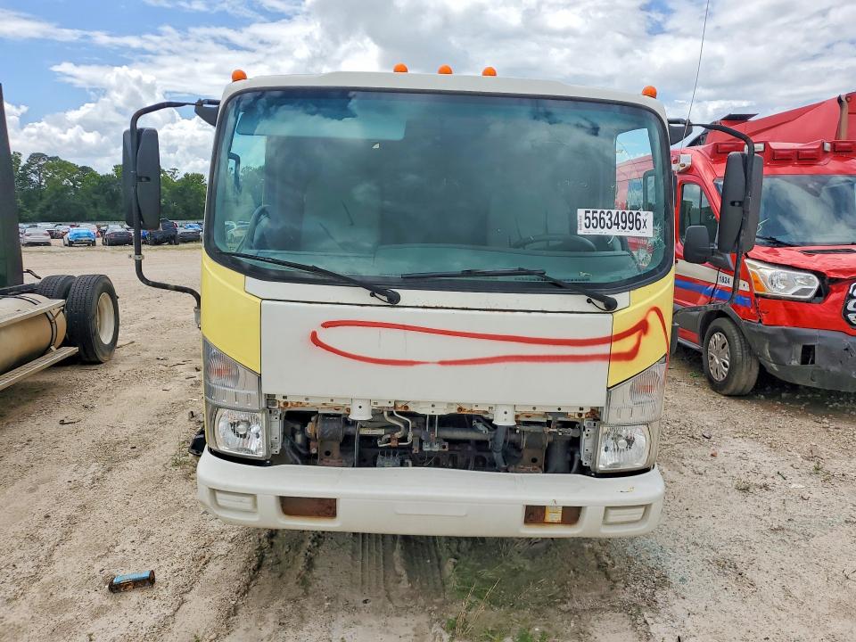 2017 Isuzu Npr hd VIN 54DC4W1C1HS808057 COPART salvage auction — VANDALISM, Tx - Salvage Vehicle Title, sold $2,450 on 2026-07-31 (photo 5)
