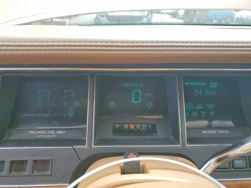 1994 Lincoln TOWN CAR VIN 1LNLM81W5RY693239 COPART salvage auction — MINOR DENT/SCRATCHES, Ca - Dis/Dlr/Exp Only Clean Title, sold $60 on 2026-07-30 (photo 9)