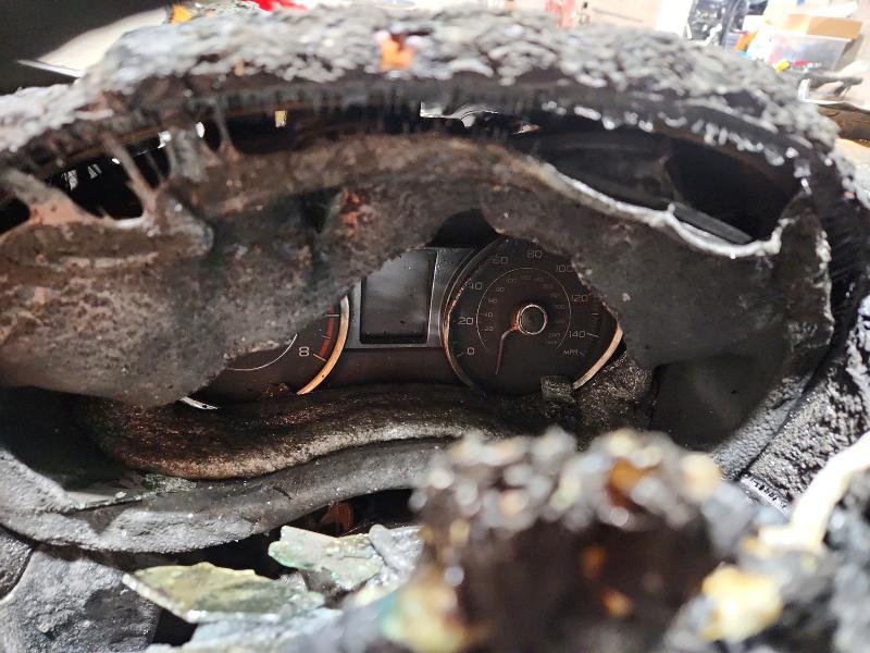 2014 Subaru Forester VIN JF2SJGMC7EH404572 COPART salvage auction — Burn Engine, MN - CERT OF TITLE-PRIOR SALVAGE, sold $500 on 2026-07-07 (photo 9)