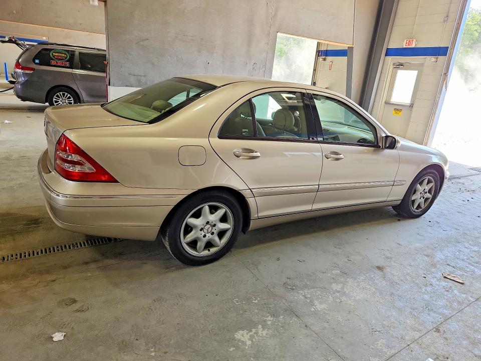2004 Mercedes-benz C-klasse VIN WDBRF61J14A585508 COPART salvage auction — Burn Interior, Va - Cert Of Title - Salvage, sold $325 on 2026-07-17 (photo 3)