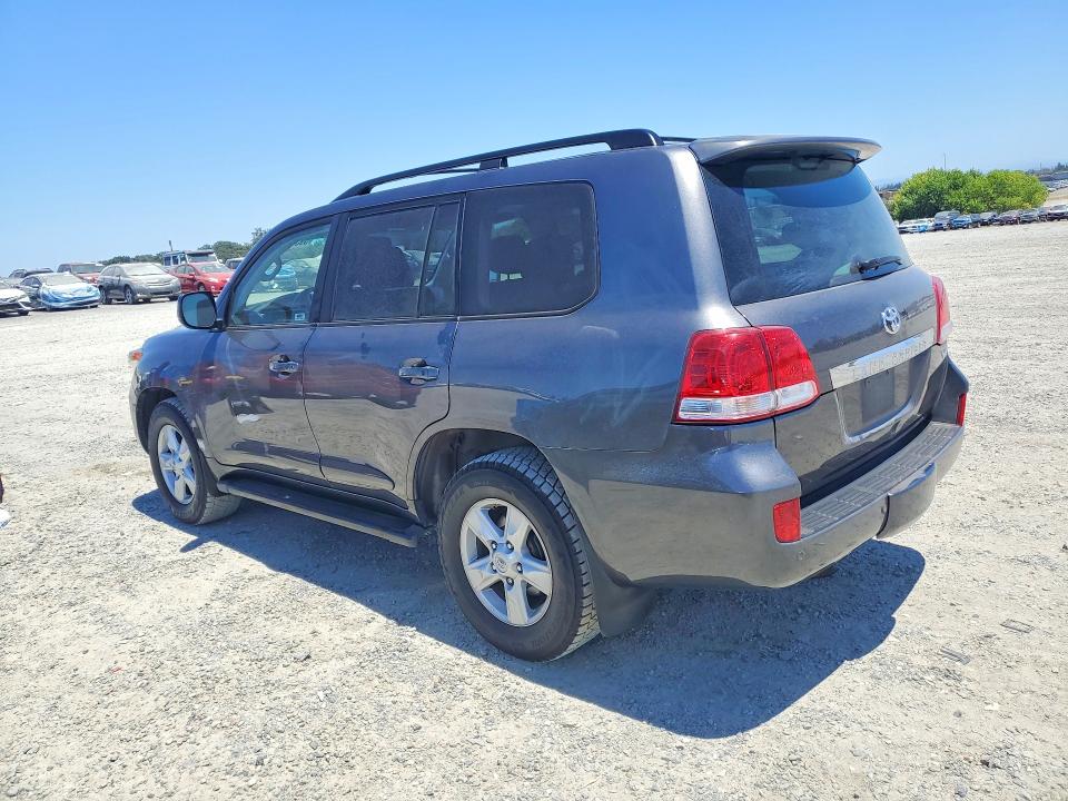 2009 Toyota Land cruiser VIN JTMHY05JX95003923 COPART salvage auction — MINOR DENT/SCRATCHES, Ca - Dis/Dlr/Exp Only Clean Title, sold $14,200 on 2026-07-09 (photo 2)