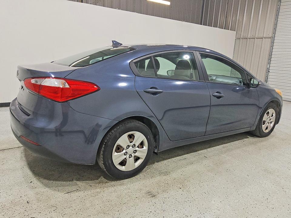 2016 Kia Forte VIN KNAFX4A63G5553042 COPART salvage auction — MINOR DENT/SCRATCHES, FL - CERTIFICATE OF TITLE, sold $850 on 2026-07-09 (photo 3)