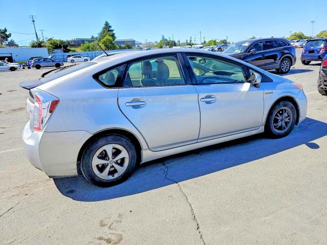2015 Toyota Prius VIN JTDKN3DU7F0433817 COPART salvage auction — MINOR DENT/SCRATCHES, CA - DIS/DLR/EXP ONLY CLEAN TITLE, sold $2,500 on 2026-07-31 (photo 3)