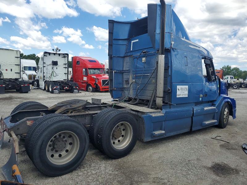 2014 Volvo VIN 4V4NC9EG7EN153626 COPART salvage auction — SIDE, In - Bill Of Sale - Parts Only, sold $275 on 2026-07-23 (photo 4)