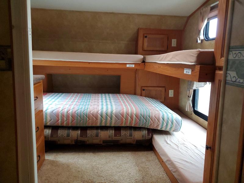 2010 Sundance Recreational vehicle (rv) VIN 5SFSG3527AE209382 COPART salvage auction — VANDALISM, NY - MV-907A SALVAGE CERTIFICATE, sold $1,600 on 2026-07-20 (photo 6)