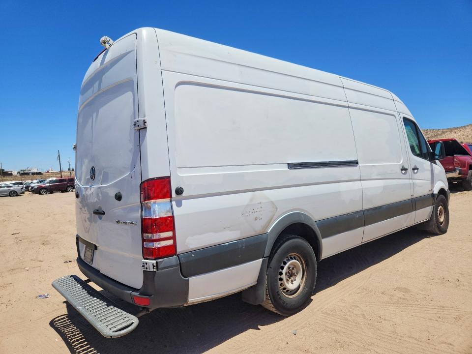 2014 Mercedes-benz Sprinter 2500 VIN WD3PE8DE8E5899697 COPART salvage auction — VANDALISM, NM - CERTIFICATE OF TITLE, sold $1,250 on 2026-07-20 (photo 3)