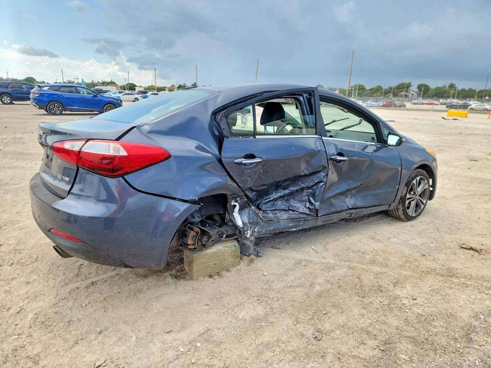 2016 Kia VIN KNAFZ4A86G5547683 COPART salvage auction — SIDE, Fl - Cert Of Title Slvg Rebuildable, sold $975 on 2026-07-09 (photo 3)