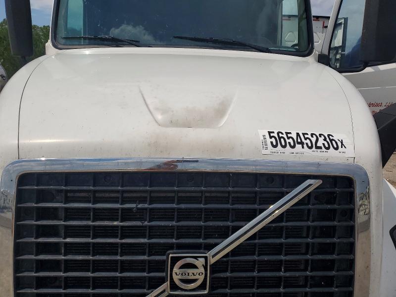 2017 Volvo Vnl VIN 4V4NC9EH0HN954895 COPART salvage auction — MINOR DENT/SCRATCHES, Fl - Certificate Of Title, sold $5,700 on 2026-07-07 (photo 7)
