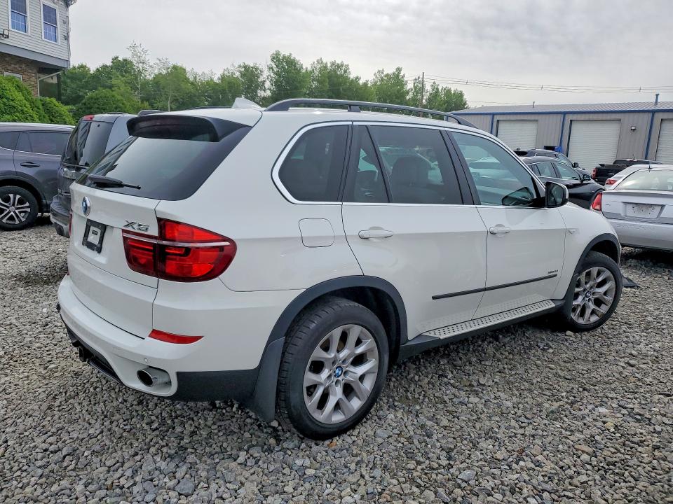 2013 BMW VIN 5UXZV4C58D0B24371 COPART salvage auction — MINOR DENT/SCRATCHES, Ma - Cert Of Title-Reconstrctd Coll, sold $450 on 2026-07-23 (photo 3)