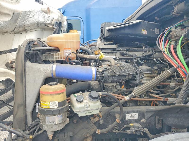 2023 Freightliner Cascadia 126 VIN 3AKJHHDV2PSNY2822 COPART salvage auction — FRONT END, AZ - CERT OF TITLE - SALVAGE, sold $30,500 on 2026-07-16 (photo 7)