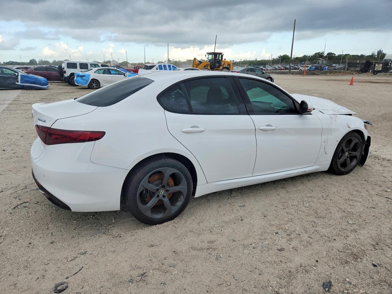 2017 Alfa romeo Giulia VIN ZARFAEBN3H7535619 COPART salvage auction — Front End, FL - CERT OF TITLE SLVG REBUILDABLE, sold $3,800 on 2026-09-18 (photo 3)