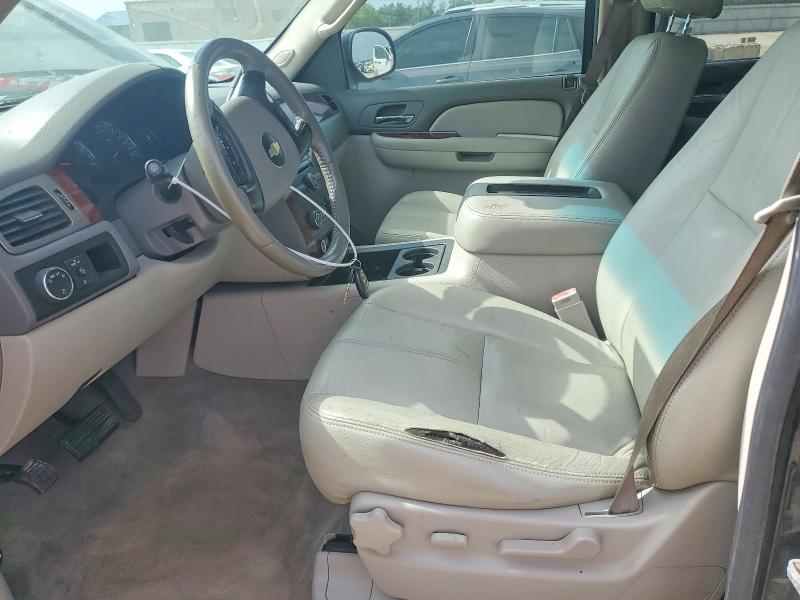 2009 Chevrolet Suburban VIN 1GNFC26079R272033 COPART salvage auction — MINOR DENT/SCRATCHES, Ks - Dealer Only Clean Title, sold $875 on 2026-07-09 (photo 7)