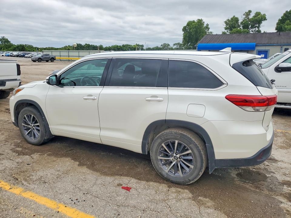 2017 Toyota VIN 5TDJZRFH7HS515937 COPART salvage auction — HAIL, Ks - Cert Of Title-Salvage, sold $5,700 on 2026-07-22 (photo 2)