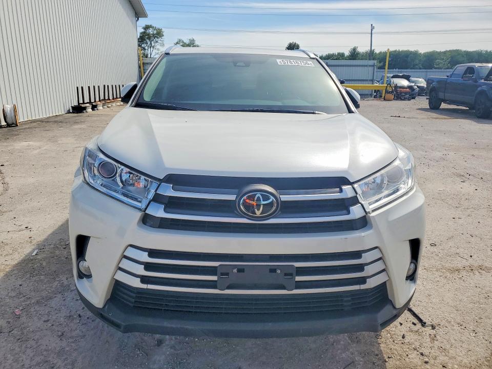 2017 Toyota VIN 5TDJZRFHXHS520176 COPART salvage auction — REAR END, Ia - Cert Of Title-Salvage Title, sold $10,700 on 2026-07-24 (photo 5)