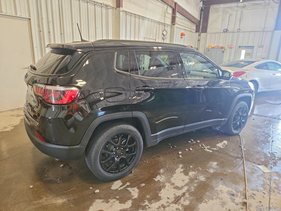 2026 Jeep Compass VIN 3C4NJDBN6TT180031 COPART salvage auction — MINOR DENT/SCRATCHES, Wv - Certificate Of Title, sold $13,100 on 2026-07-07 (photo 3)