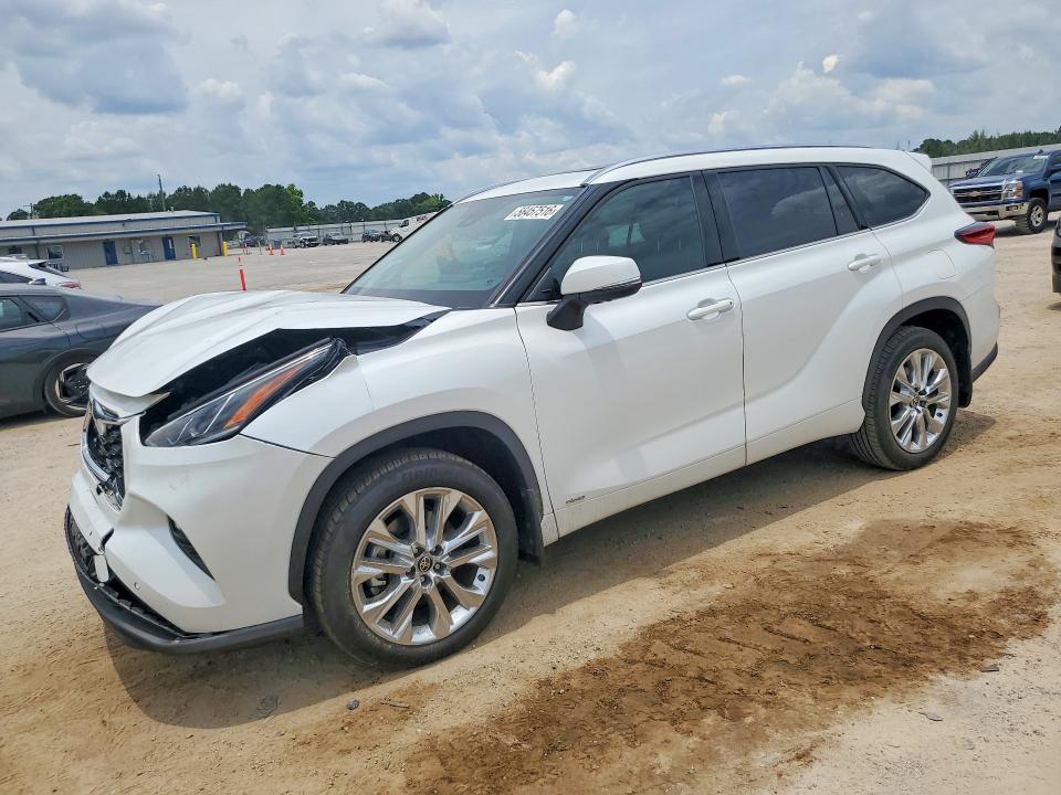2022 Toyota Highlander VIN 5TDXBRCH3NS077433 COPART salvage auction — FRONT END, Sc - Cert Of Title-Salvage, sold $21,200 on 2026-07-08 (photo 1)