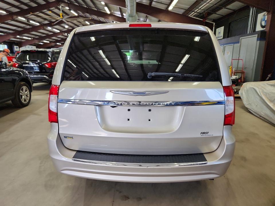 2014 Chrysler Town & country VIN 2C4RC1BG3ER404356 COPART salvage auction — MINOR DENT/SCRATCHES, Nh - Certificate Of Title, sold $1,450 on 2026-07-14 (photo 6)
