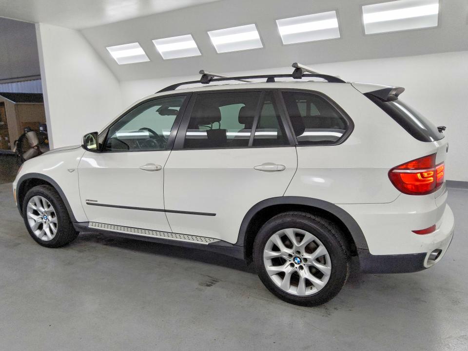 2012 BMW X5 VIN 5UXZV4C5XCL766455 COPART salvage auction — MINOR DENT/SCRATCHES, Ca - Certificate Of Title, sold $1,300 on 2026-07-30 (photo 2)